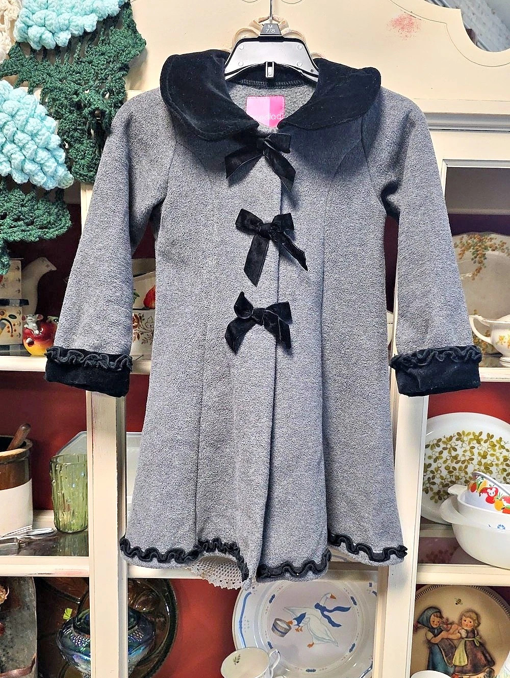 Goodlad Girls Size 5 Gray Fleece Coat With Black Velvet Trim & Matching Hat